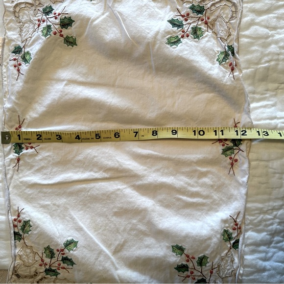Vintage Lenox Christmas Embroidered Ecru Placemats with Holly Berries - Picture 2 of 10